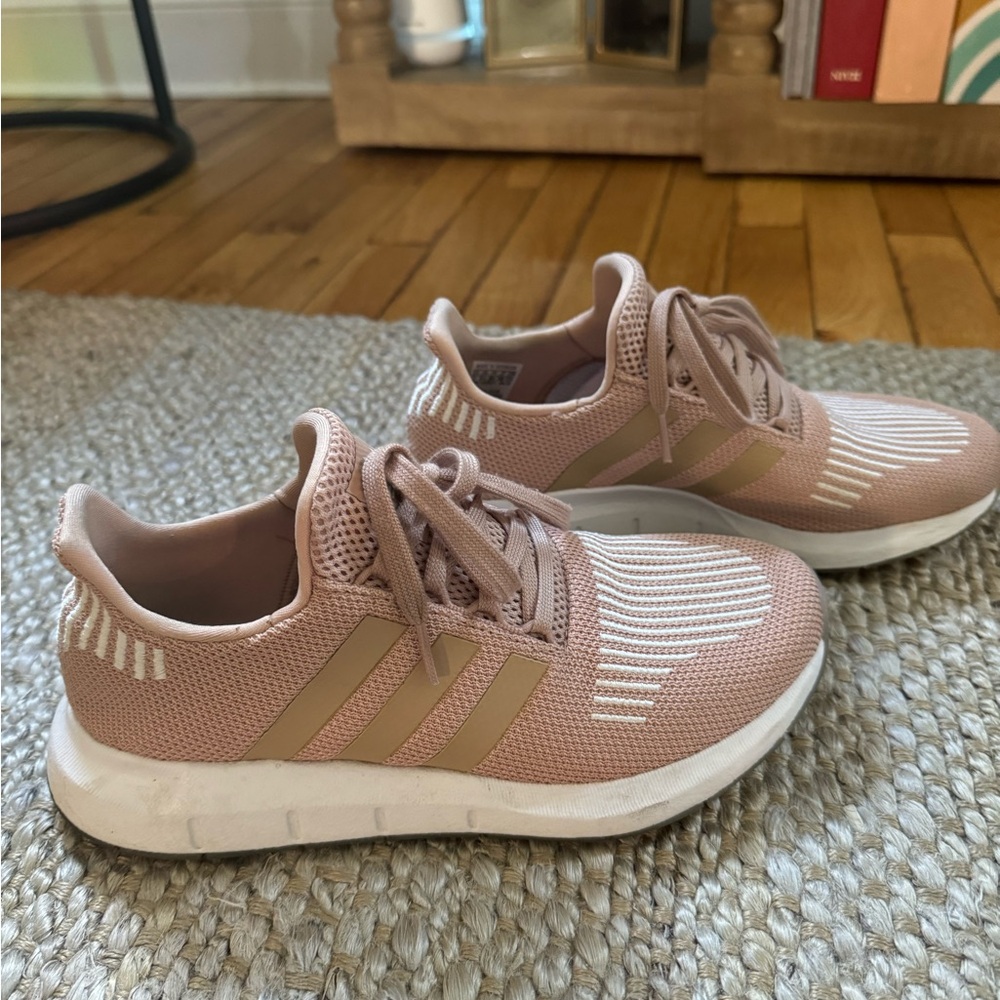 Adidas Sneakers